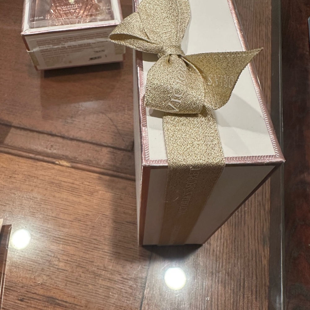 Victoria's Secret Bombshell Celebration Pink Perfume - Picture 3 of 5